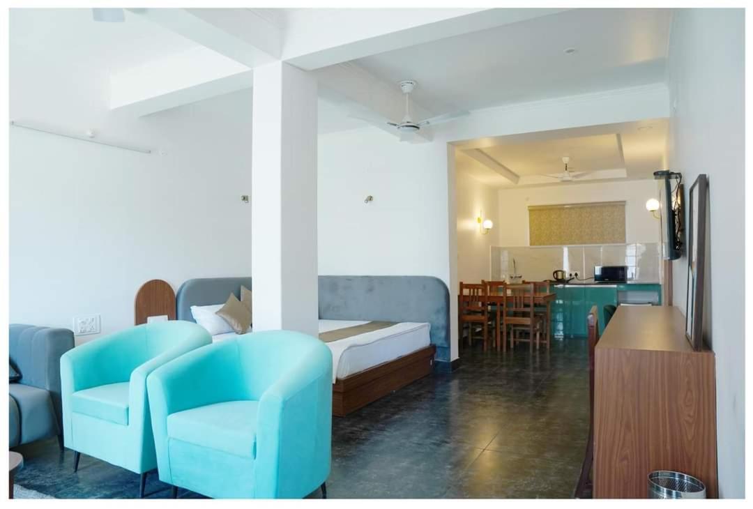 The Periwinkle Homestay Bhīm Tāl Buitenkant foto