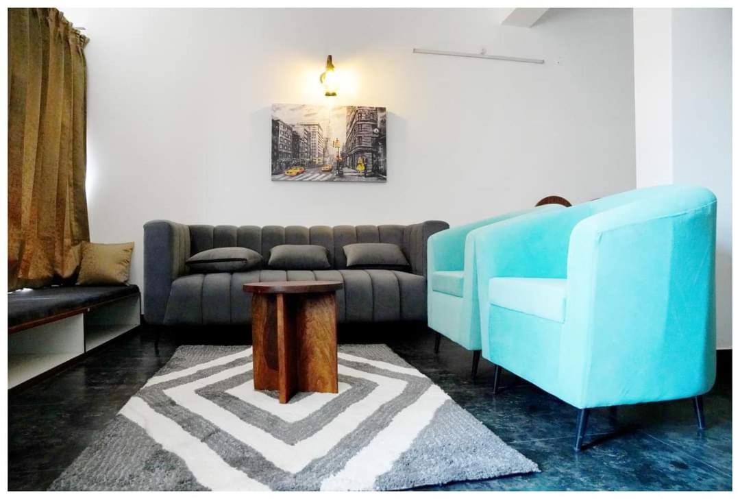 The Periwinkle Homestay Bhīm Tāl Buitenkant foto
