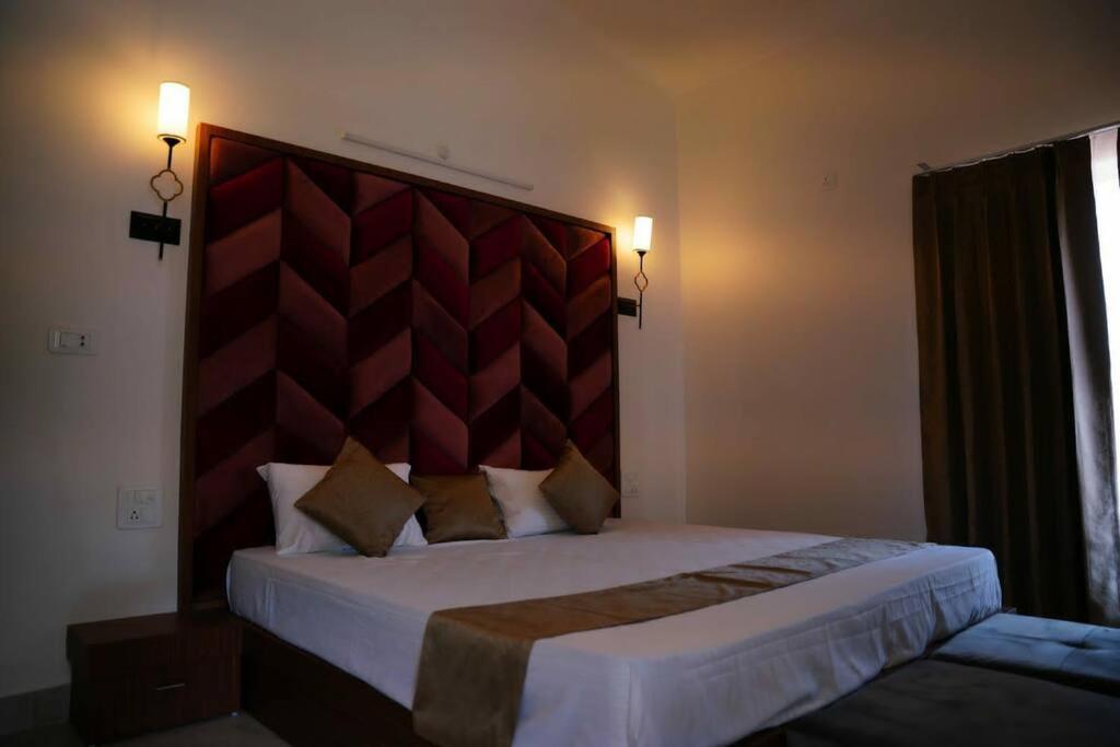 The Periwinkle Homestay Bhīm Tāl Buitenkant foto