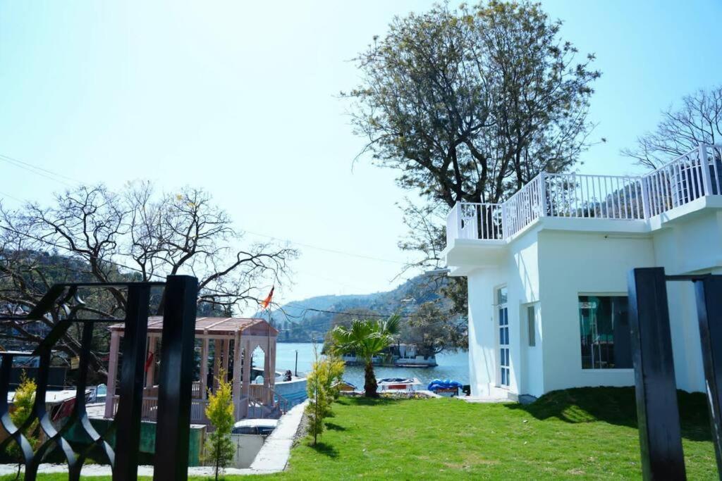 The Periwinkle Homestay Bhīm Tāl Buitenkant foto