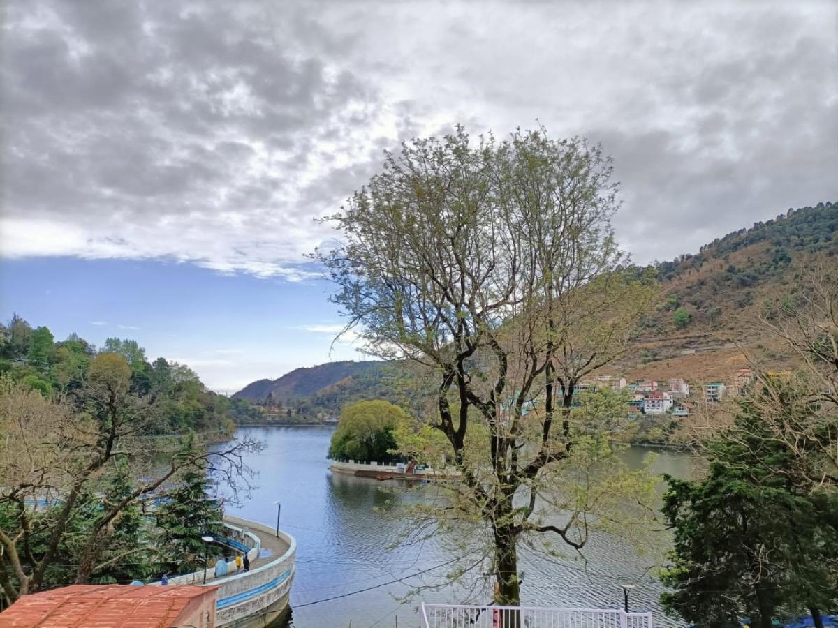 The Periwinkle Homestay Bhīm Tāl Buitenkant foto