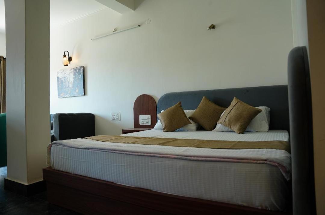 The Periwinkle Homestay Bhīm Tāl Buitenkant foto