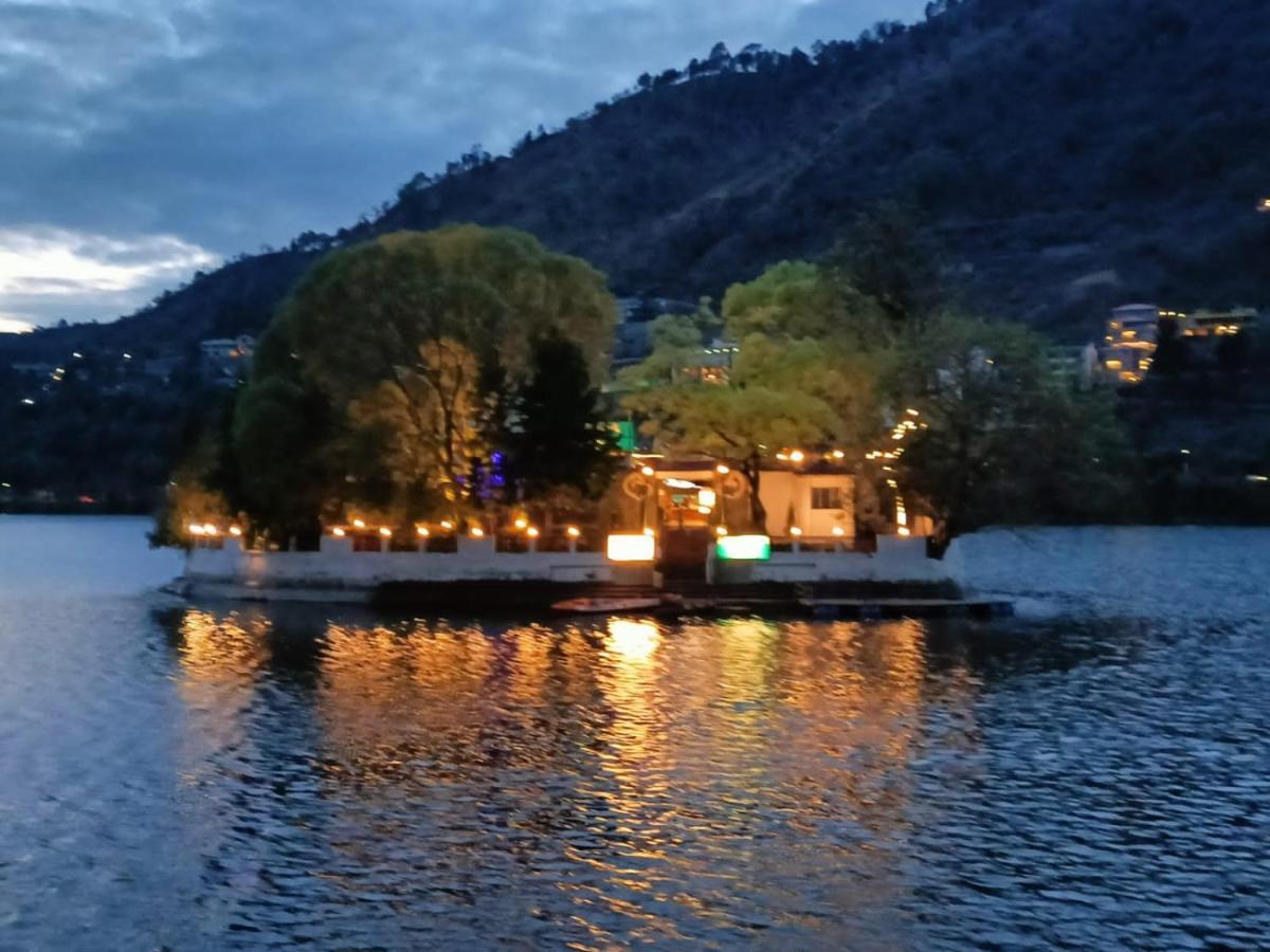 The Periwinkle Homestay Bhīm Tāl Buitenkant foto