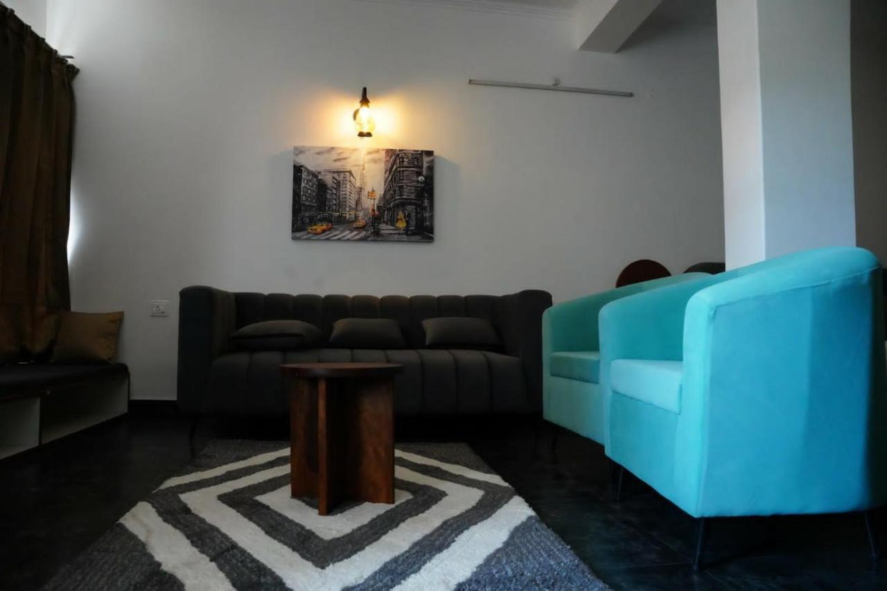 The Periwinkle Homestay Bhīm Tāl Buitenkant foto