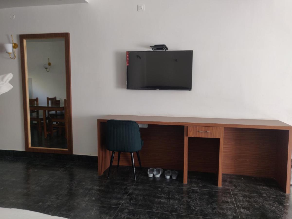 The Periwinkle Homestay Bhīm Tāl Buitenkant foto