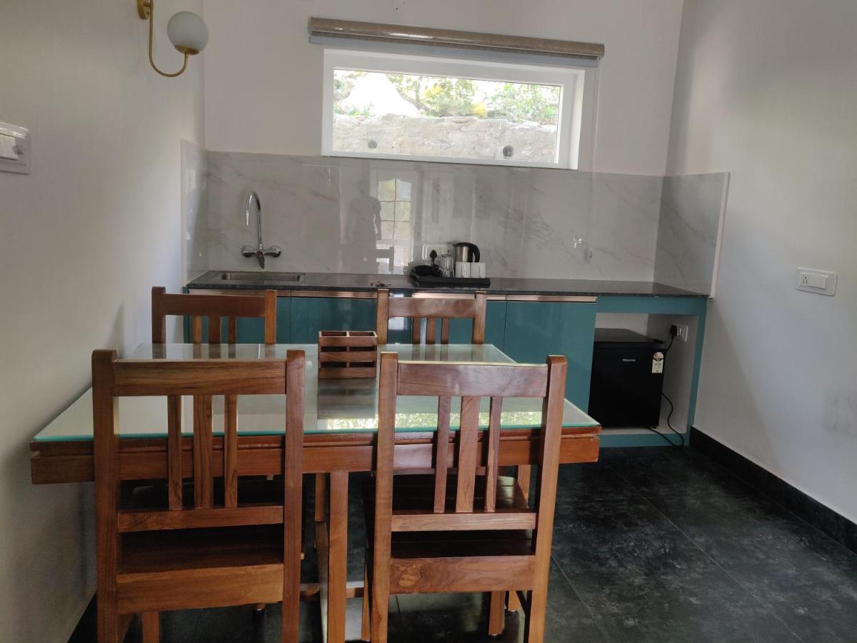 The Periwinkle Homestay Bhīm Tāl Buitenkant foto