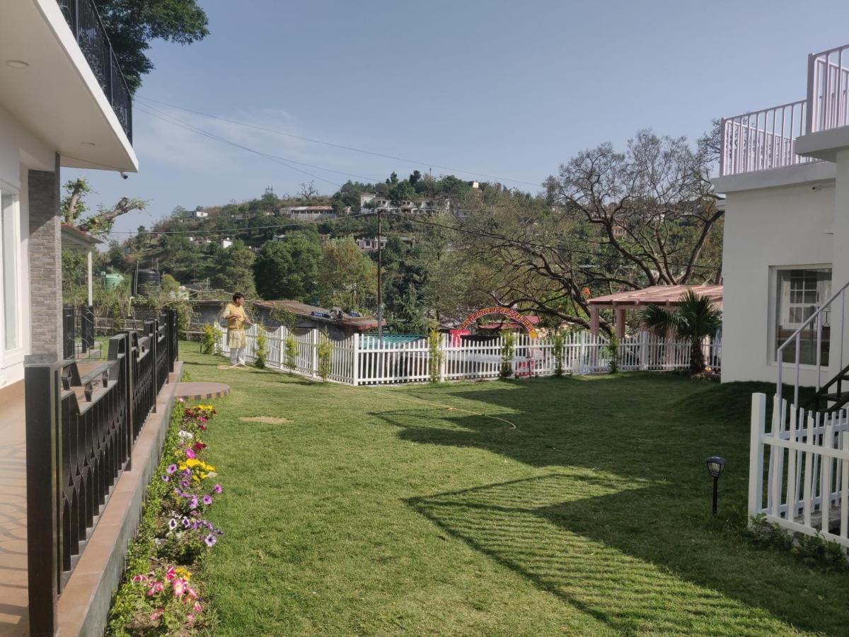 The Periwinkle Homestay Bhīm Tāl Buitenkant foto