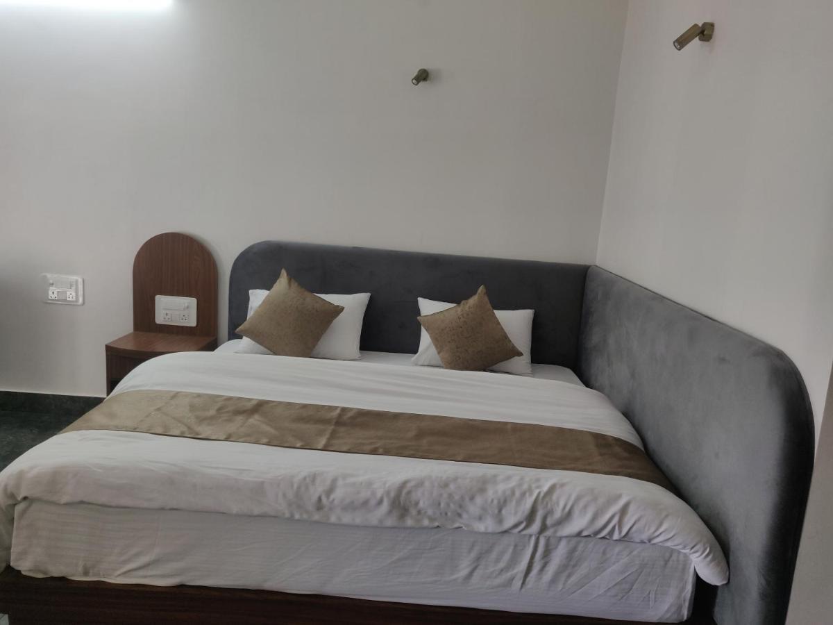 The Periwinkle Homestay Bhīm Tāl Buitenkant foto