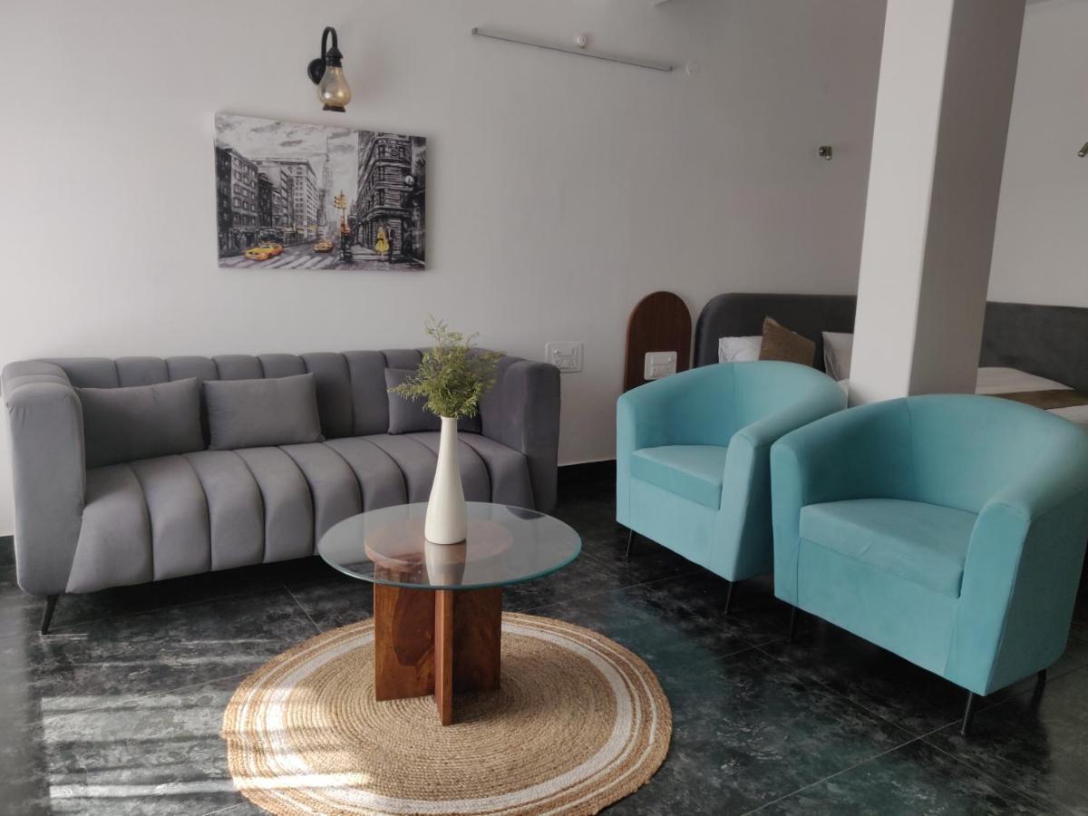 The Periwinkle Homestay Bhīm Tāl Buitenkant foto