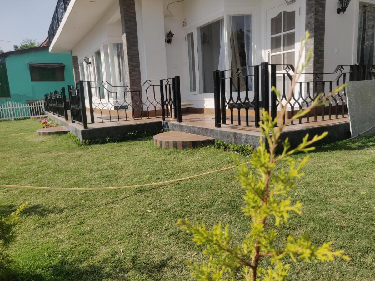 The Periwinkle Homestay Bhīm Tāl Buitenkant foto