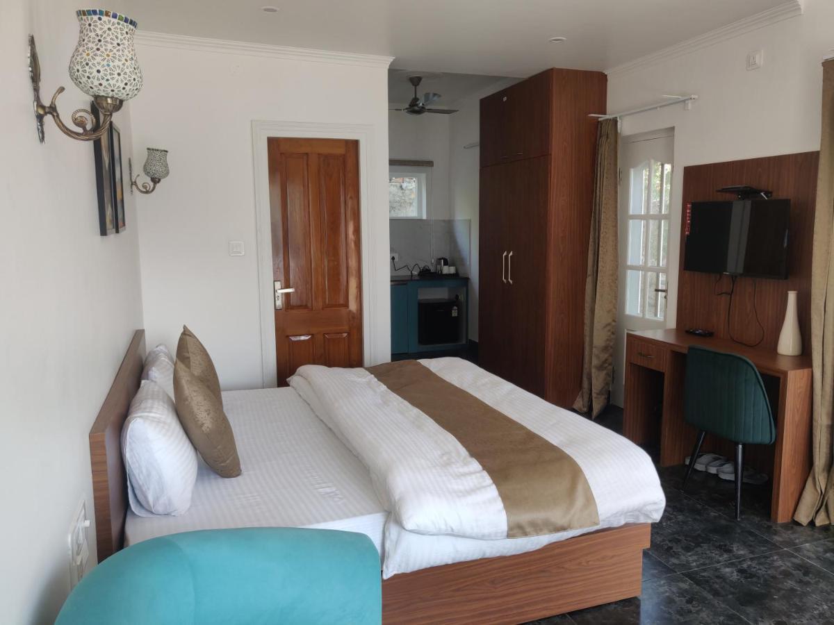 The Periwinkle Homestay Bhīm Tāl Buitenkant foto