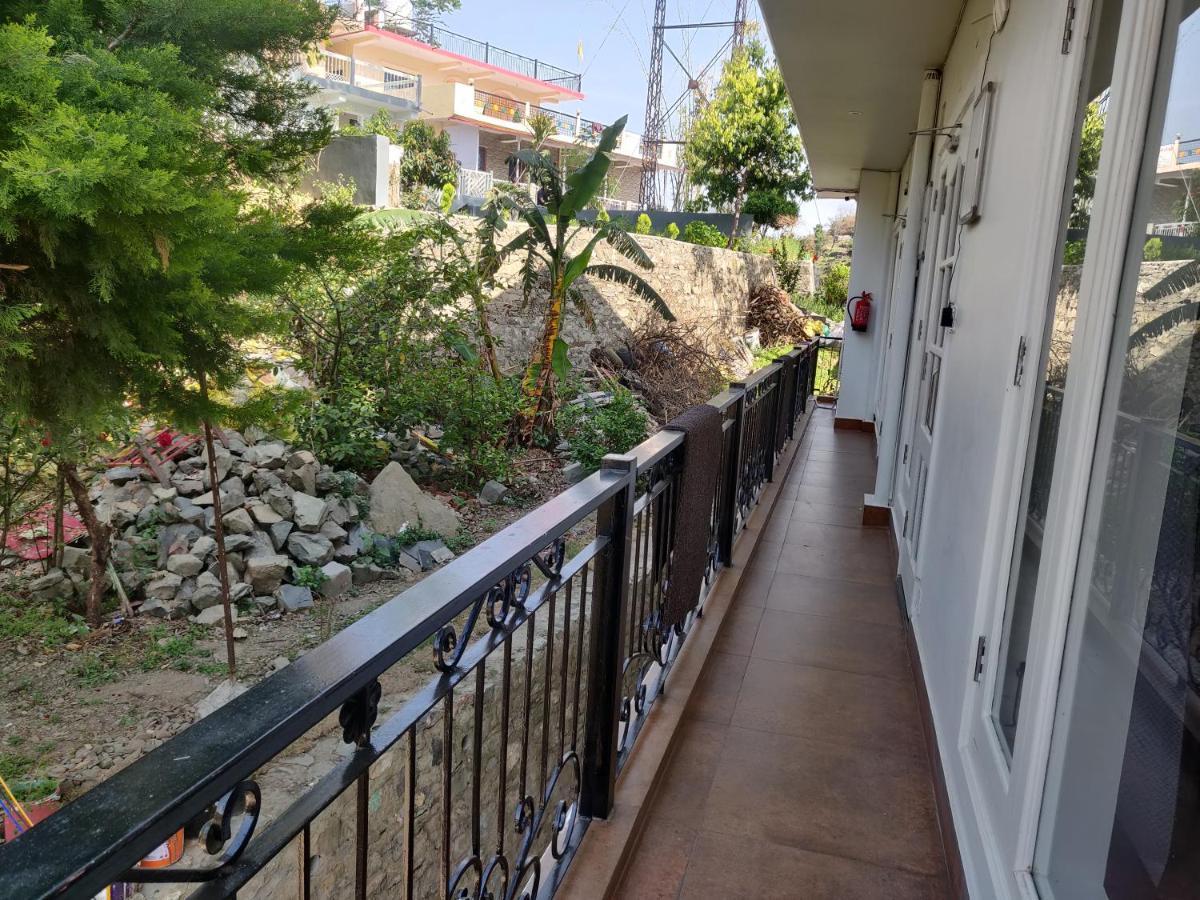 The Periwinkle Homestay Bhīm Tāl Buitenkant foto