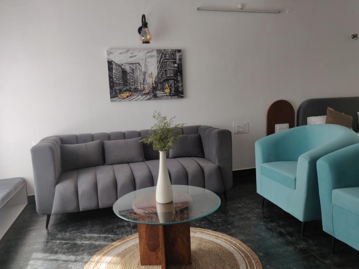 The Periwinkle Homestay Bhīm Tāl Buitenkant foto