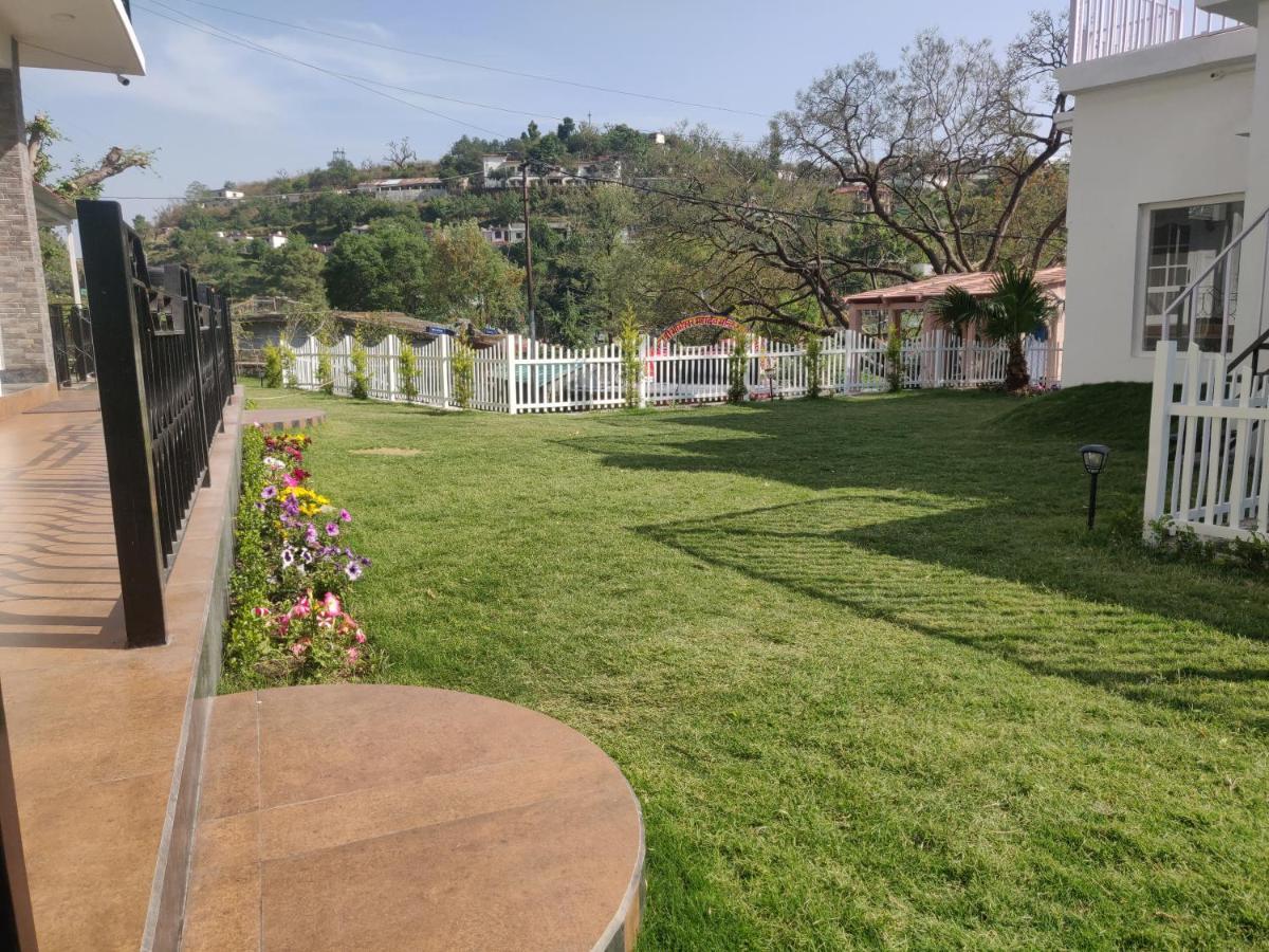 The Periwinkle Homestay Bhīm Tāl Buitenkant foto