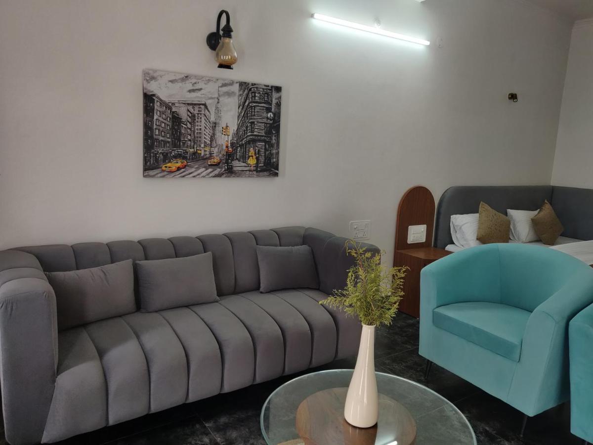 The Periwinkle Homestay Bhīm Tāl Buitenkant foto