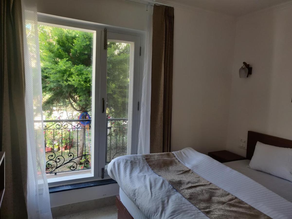 The Periwinkle Homestay Bhīm Tāl Buitenkant foto