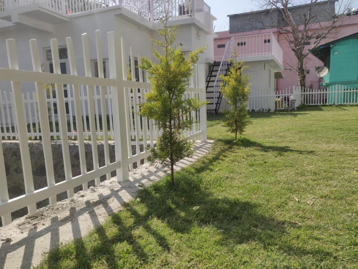 The Periwinkle Homestay Bhīm Tāl Buitenkant foto