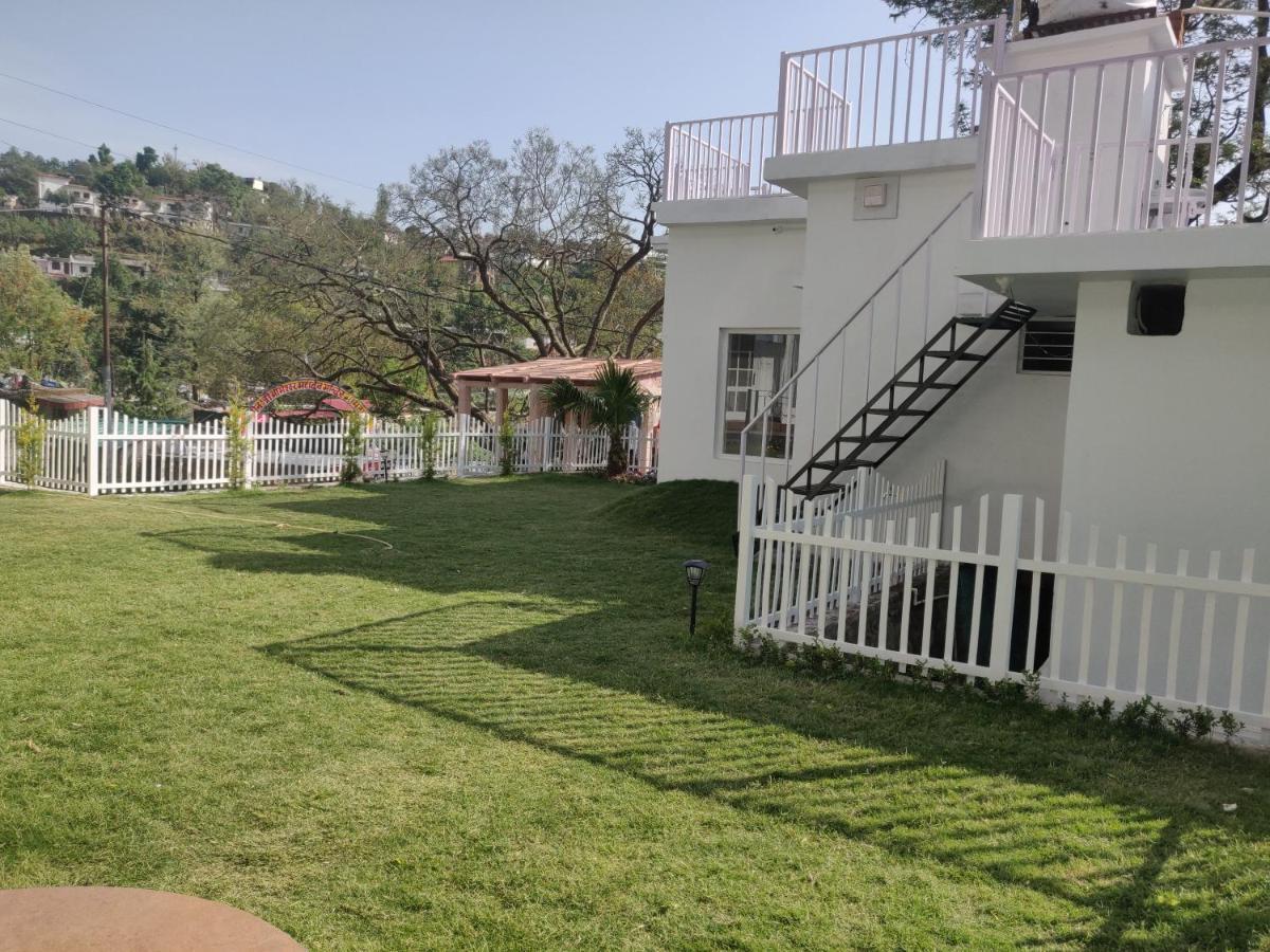 The Periwinkle Homestay Bhīm Tāl Buitenkant foto