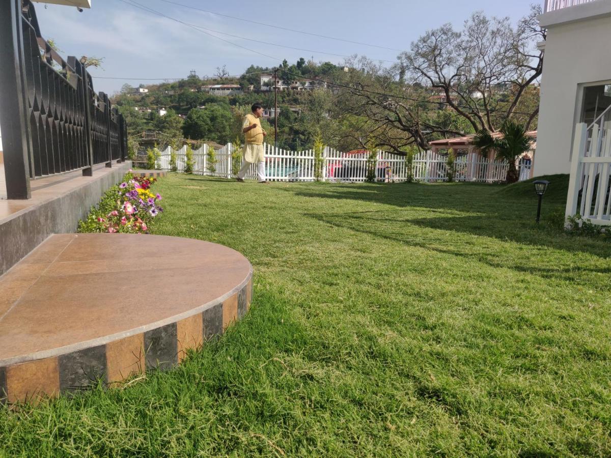 The Periwinkle Homestay Bhīm Tāl Buitenkant foto